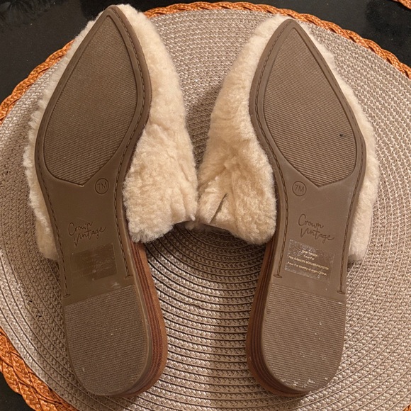 Crown Vintage Cream Shearling Mules House Shoes Slippers Size 7 - Picture 5 of 6
